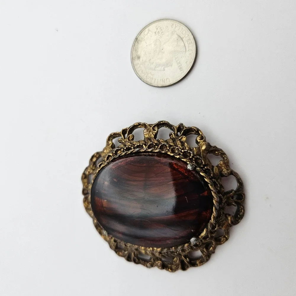 Vintage Ornate Gold Tone Filigree Oval Brooch Topaz Colored Brown Glass Pin